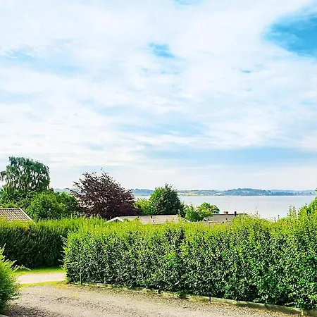 Spacious Retreat With Fjord View - By Traum Feriehus