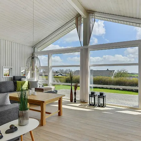 Spacious Retreat With Fjord View - By Traum