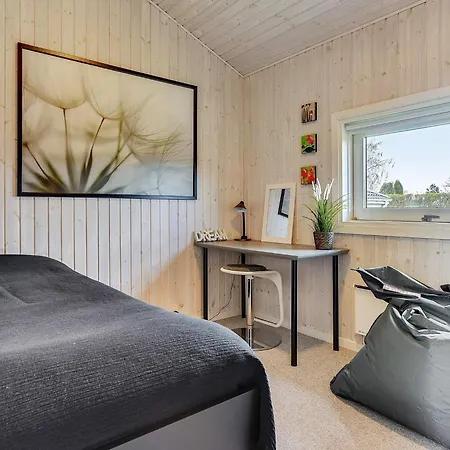 Spacious Retreat With Fjord View - By Traum Feriehus *