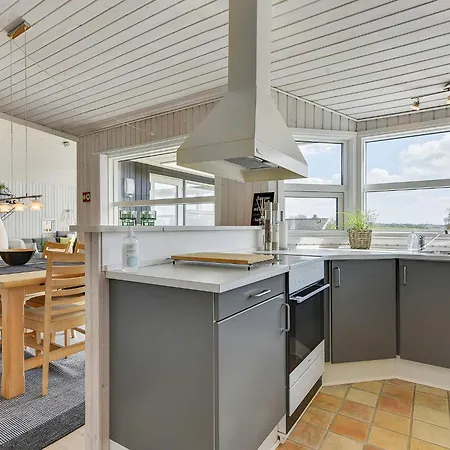 Spacious Retreat With Fjord View - By Traum