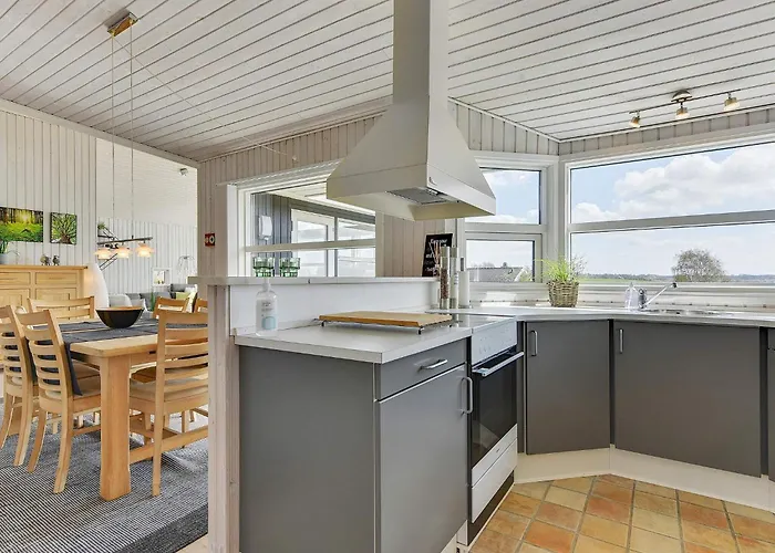 Spacious Retreat With Fjord View - By Traum