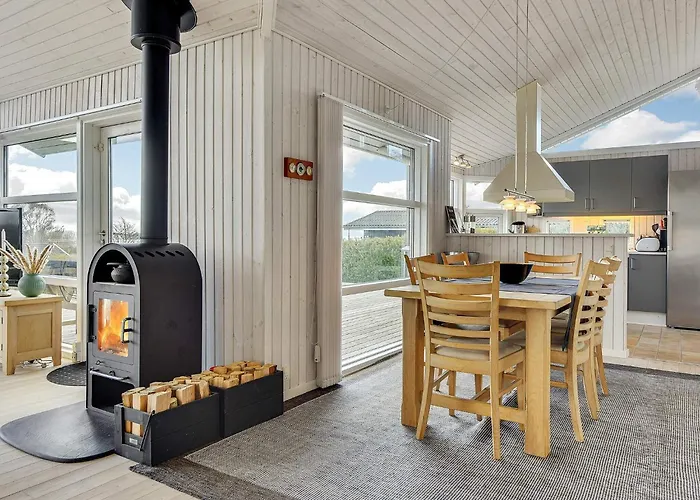 Spacious Retreat With Fjord View - By Traum * Egernsund